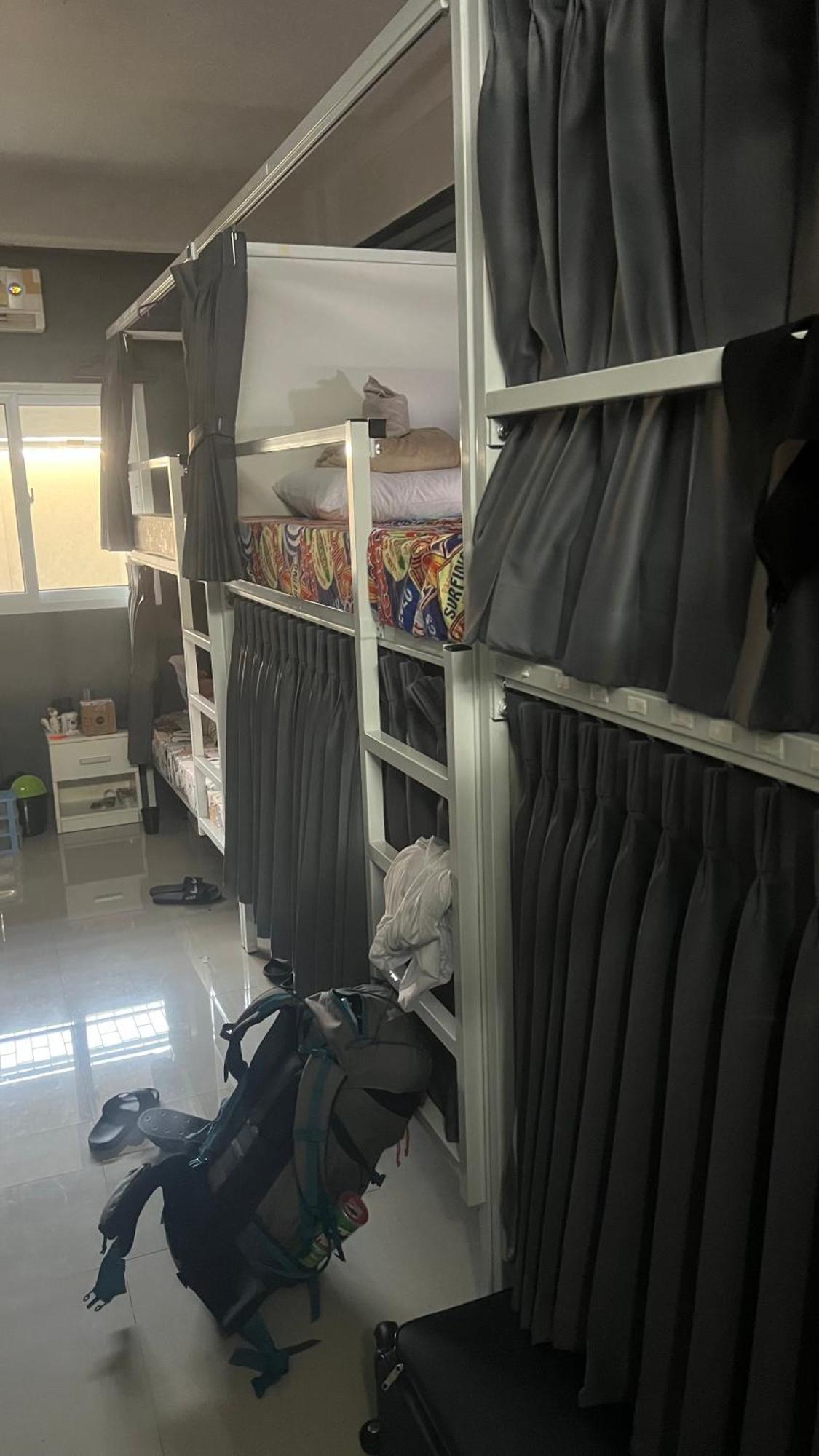 W District Hostel Bangkok Extérieur photo