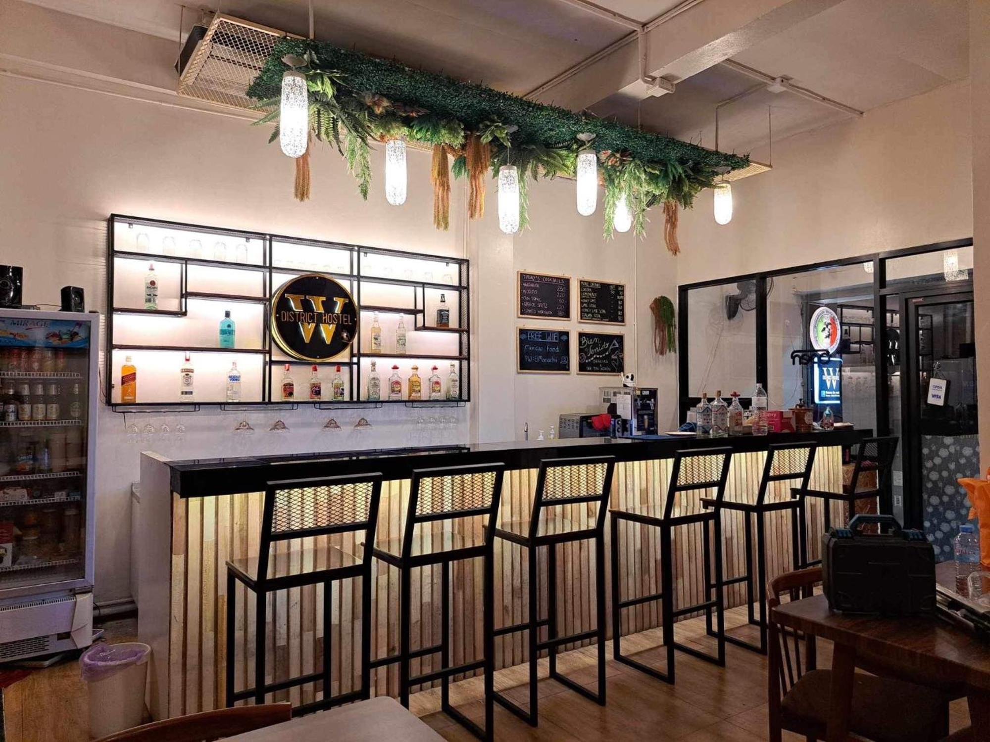 W District Hostel Bangkok Extérieur photo